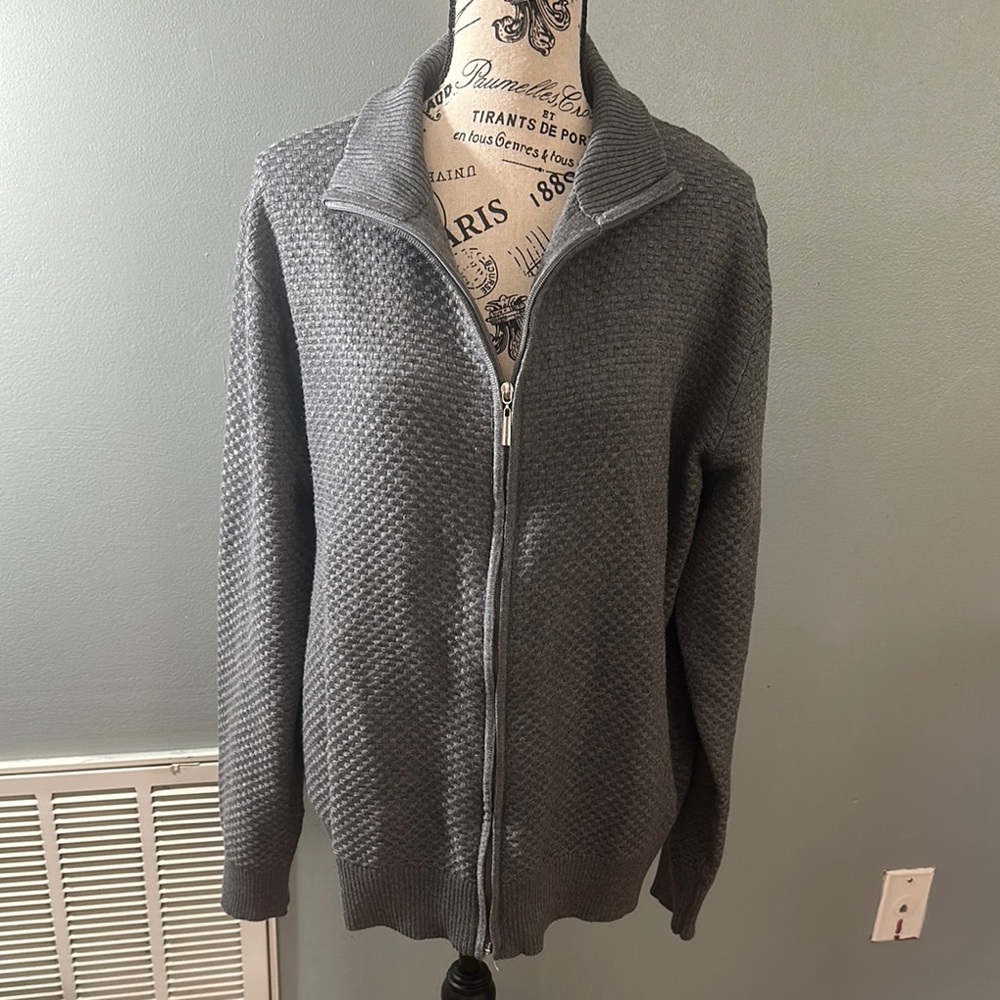 ☀️3/$20 Men's Gray Sweater.